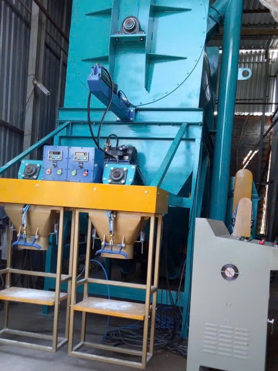 Máy trộn 2 tấn có cân định lượng