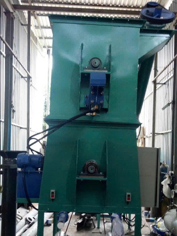 Máy trộn 500kg có cân đóng bao miệng kính