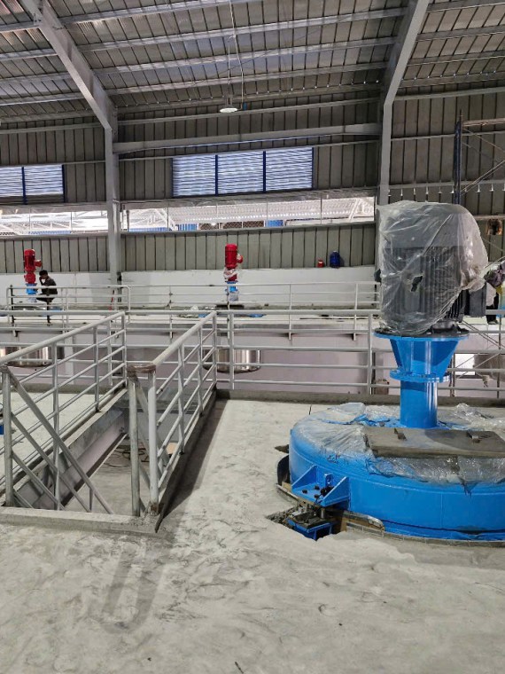 Bồn khuấy 5000L lắp đặt trên sàn